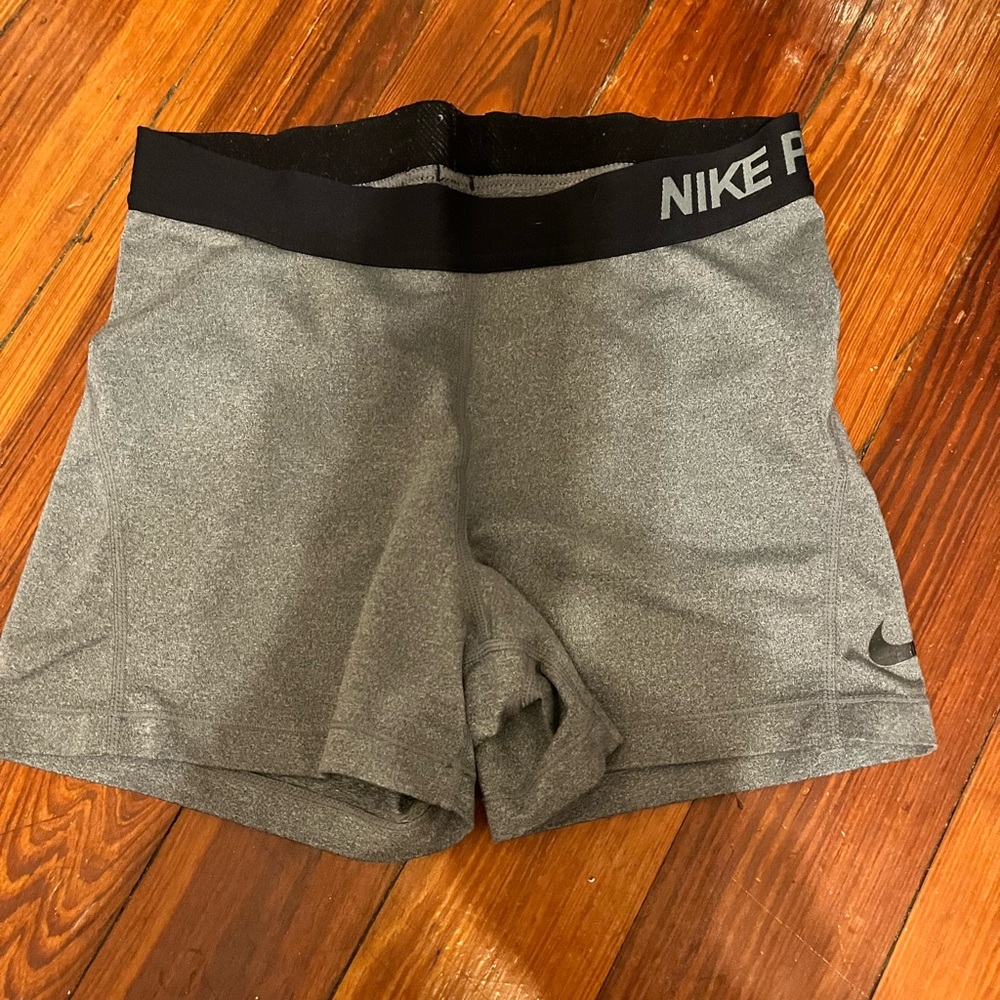 ❗️SOLD❗️Grey Nike pros